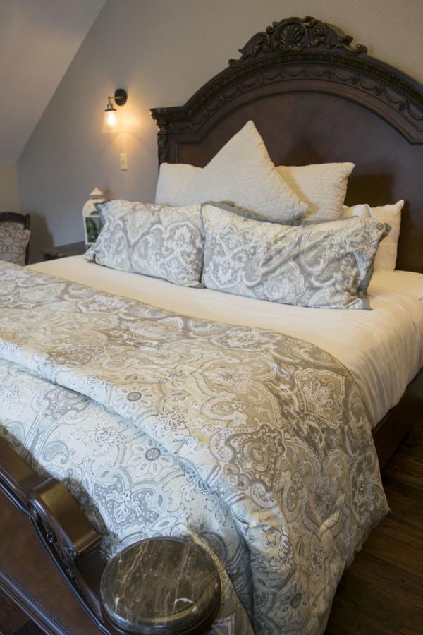 Deluxe King Suite with Spa Bath
