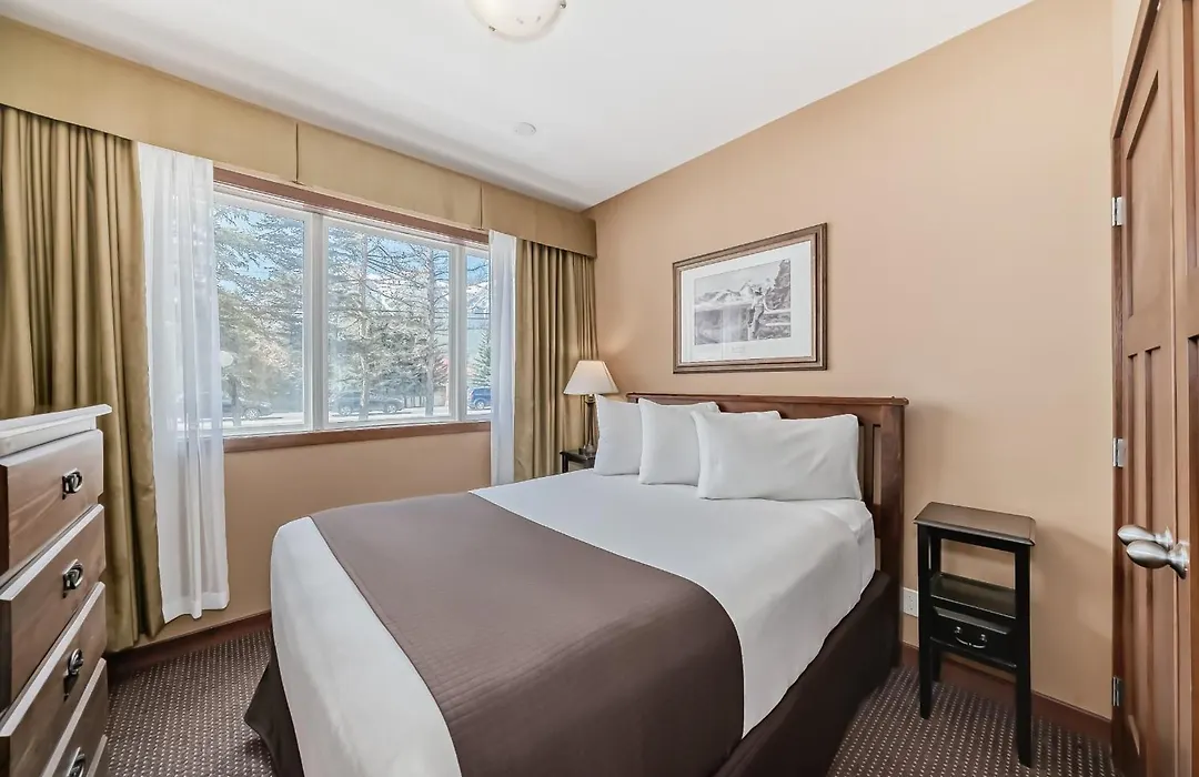 Canmore Rocky Mountain Inn-1