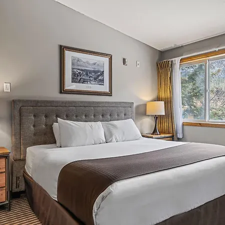 Canmore Rocky Mountain Inn-3